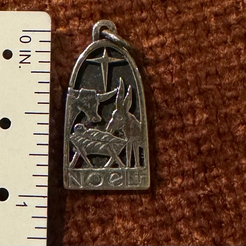 Vintage James Avery Medium Noel Manger Charm Sterling Silver Pendant